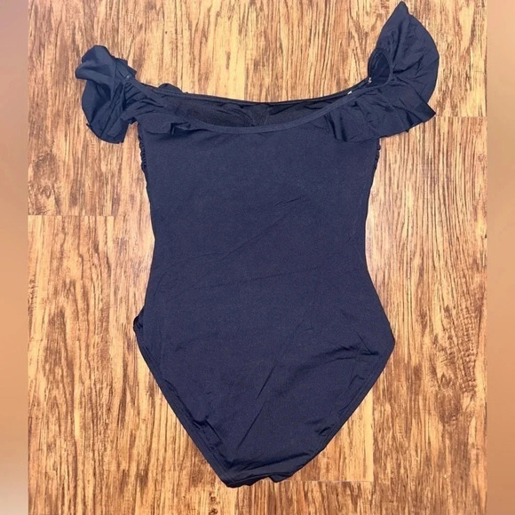 Vince Camuto Ruffle Bandeau One Piece Swimsuit size 6 - Picture 5 of 6